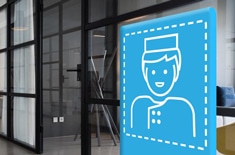Digitale Medieninhalte auf einem Indoorscreen dient der Orientierung